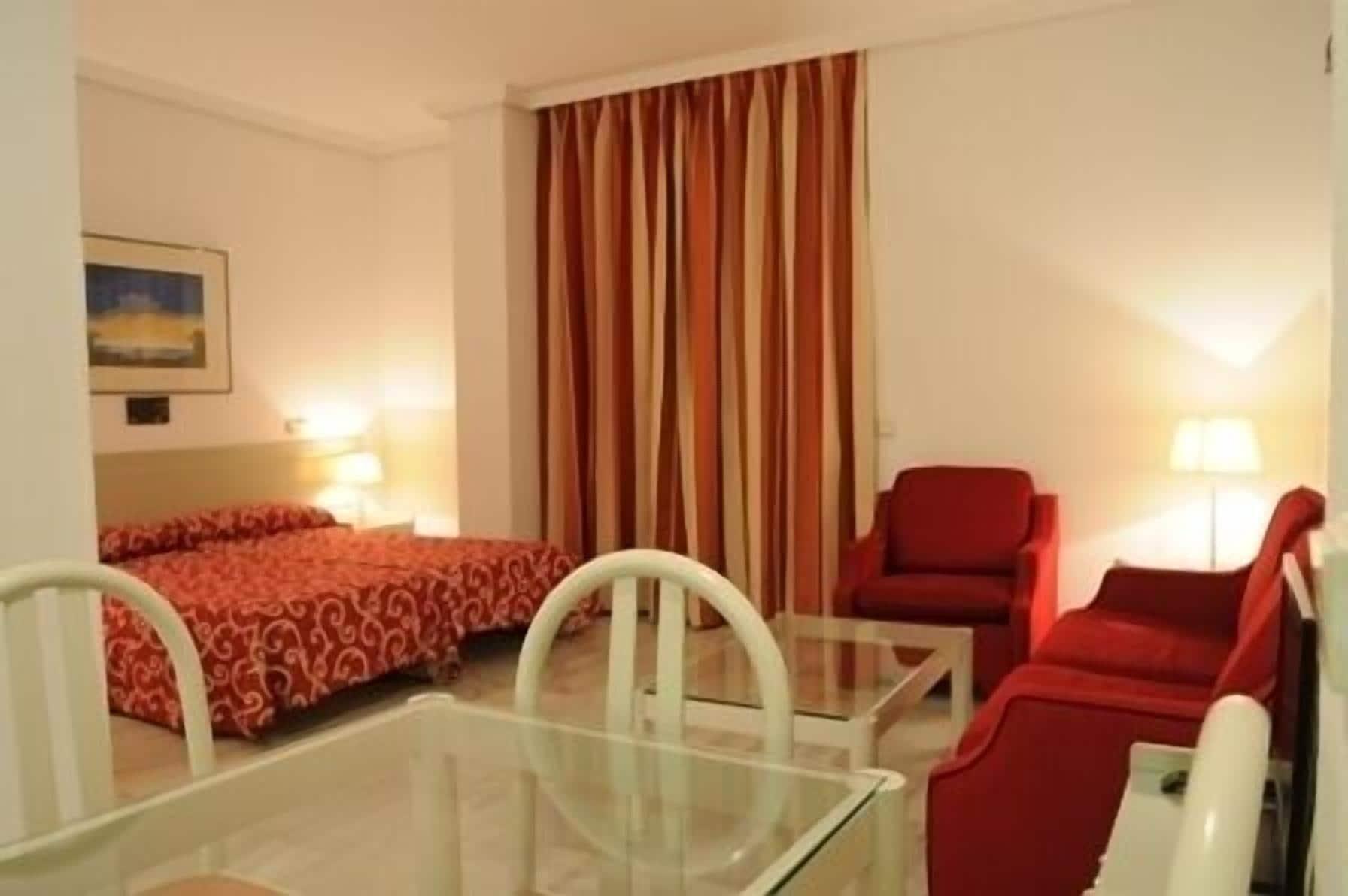 Hospedium Hotel Apartamentos Simon Verde Майрена-дель-Альхарафе Экстерьер фото